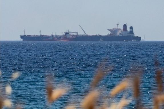 وال استریت ژورنال: امارات، آمریکا را برای واکنش به توقیف نفتکش‌‌ها از سوی ایران «تحت فشار» گذاشت