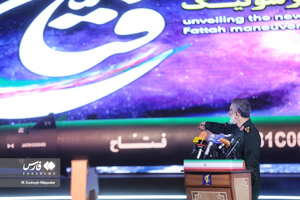 تصاویر: رونمایی از موشک هایپرسونیک «فتاح»