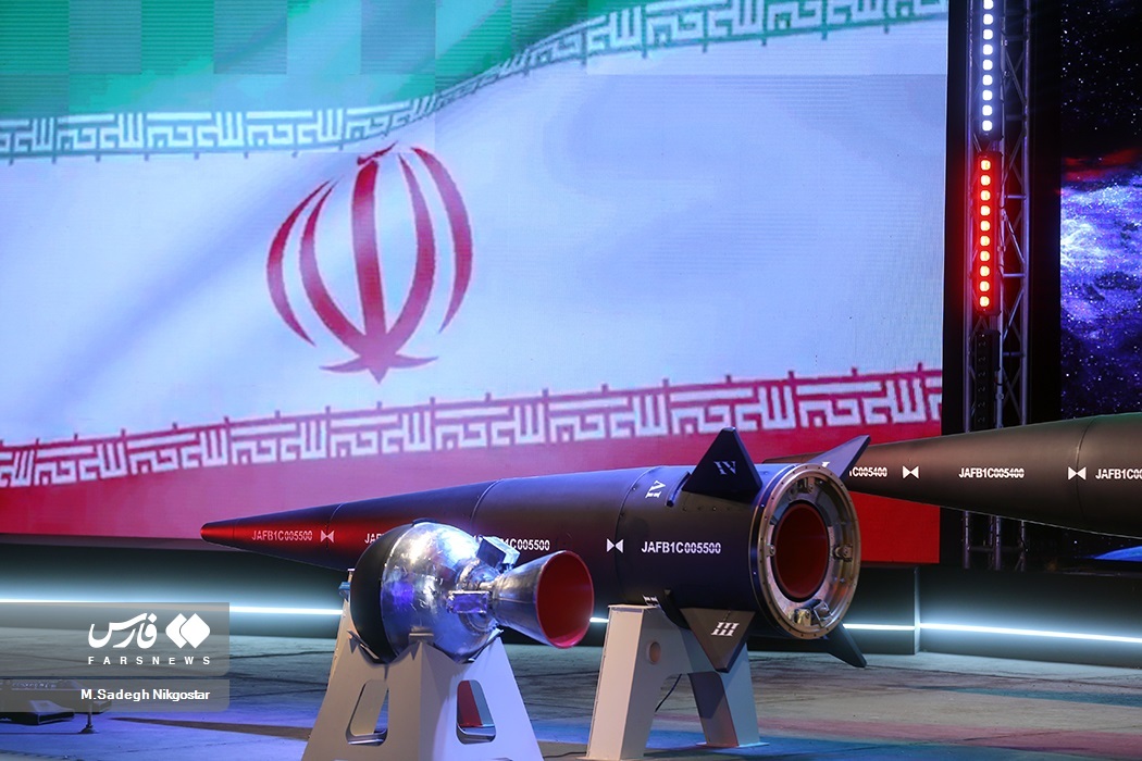 تصاویر: رونمایی از موشک هایپرسونیک «فتاح»