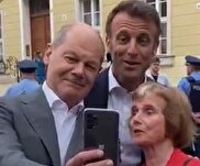 ویدیو / سلفی گرفتن دوستانه یک شهروند با رئیس‌جمهوری فرانسه و صدراعظم آلمان
