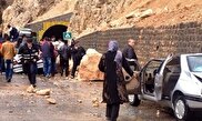 ویدیو / اولین تصاویر از لحظه ریزش سنگ از کوه در جاده چالوس و گیر کردن مردم در تونل