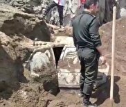 ویدیو / خودروی مدفون‌شده زیر خاک در جاده چالوس