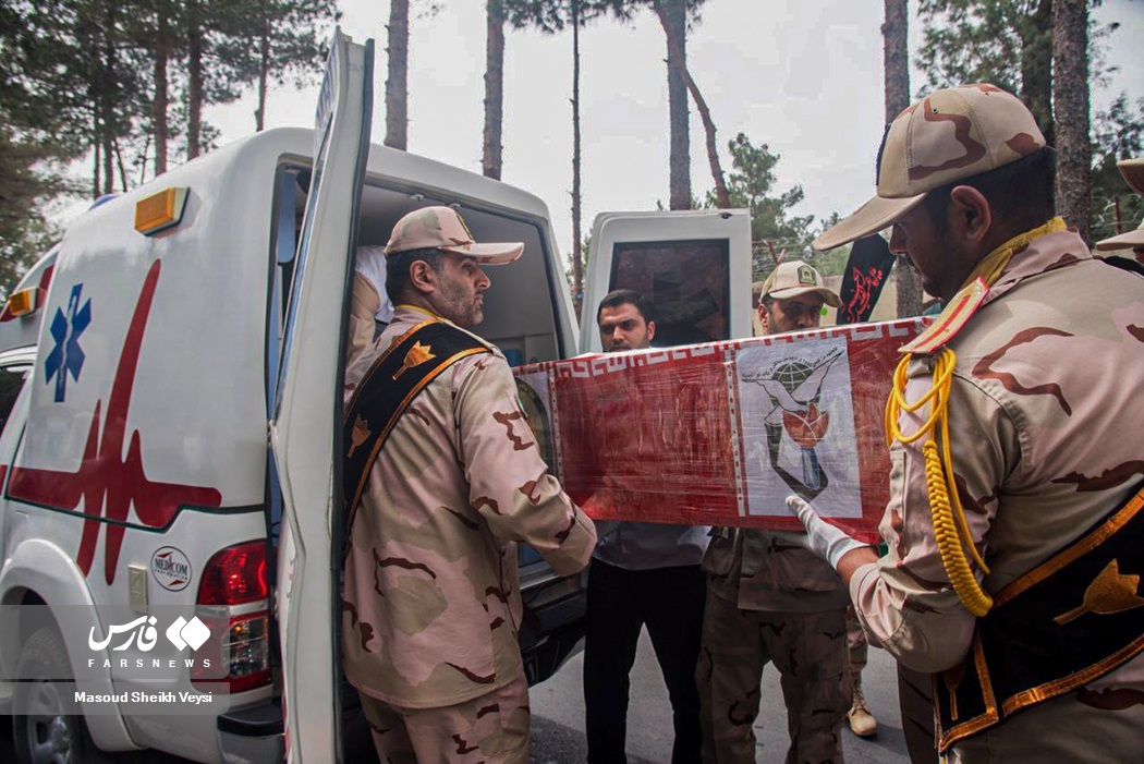 تصاویر: تشییع پیکر ۵ شهید مرزبانی در «زاهدان»