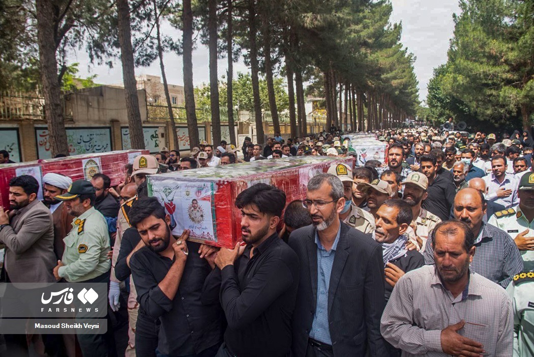 تصاویر: تشییع پیکر ۵ شهید مرزبانی در «زاهدان»