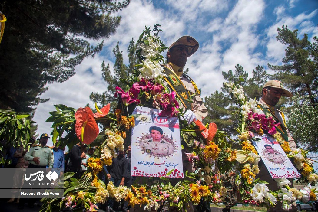 تصاویر: تشییع پیکر ۵ شهید مرزبانی در «زاهدان»