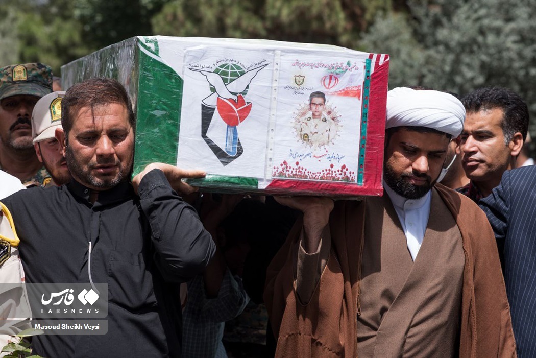تصاویر: تشییع پیکر ۵ شهید مرزبانی در «زاهدان»