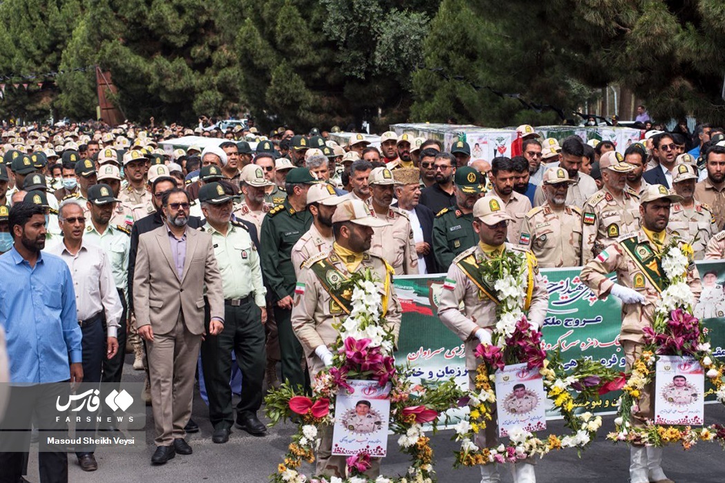 تصاویر: تشییع پیکر ۵ شهید مرزبانی در «زاهدان»