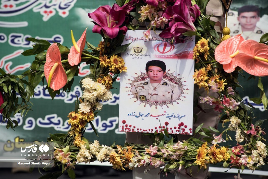 تصاویر: تشییع پیکر ۵ شهید مرزبانی در «زاهدان»