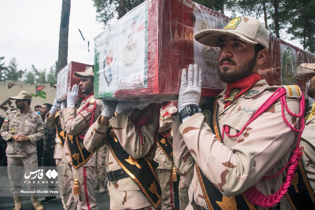 تصاویر: تشییع پیکر ۵ شهید مرزبانی در «زاهدان»