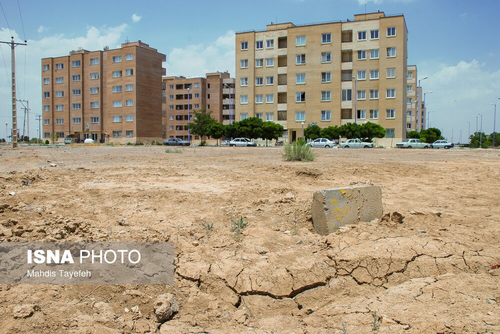 تصاویر: اصفهان در حال بلعیده شدن!