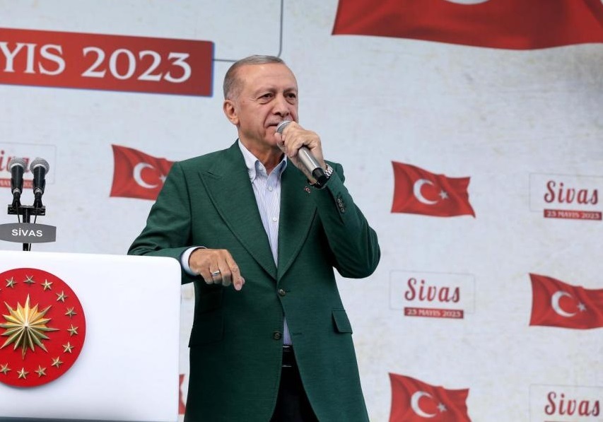 اردوغان: با خط ریلی «جاده ابریشم آهنی» کسی که از لندن حرکت می‌کند، خواهد توانست از طریق ترکیه تا پکن برود / همه کار‌ها را دوشادوش با برادران آذربایجانی خود انجام خواهیم داد نه مانند قلیچداراوغلو که آذربایجان را کنار گذاشته 