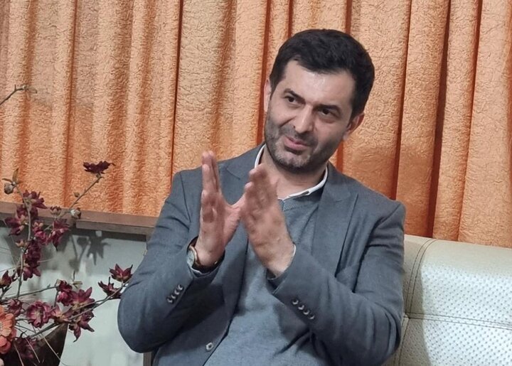 تورم سقفی ندارد؛ این خطاست که دنبال سقف تورمی باشیم / باید نقش تحریم‌ها در تورم را پررنگ ببینیم / ۷۰ درصد نهاده‌های ما وارداتی اند؛ هرچقدر هم بگوییم با دلار حساب نمی‌شود، اما در نهایت محاسبات خارجی با دلار است / دولت باید راه علمی و تجربی را در حوزه اقتصاد طی کند، نه اینکه صرفا از یک دانشگاه مدیران خود را انتخاب کند / چاپ پول بی حساب در دولت، در دامن زدن به تورم نقش اول را دارد