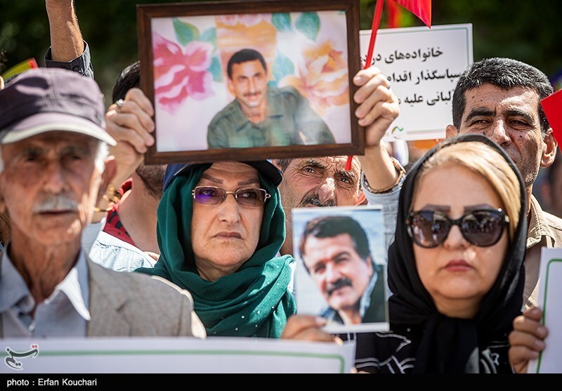 تصاویر: تجمع خانواده اعضای گرفتار شده در گروهک منافقین
