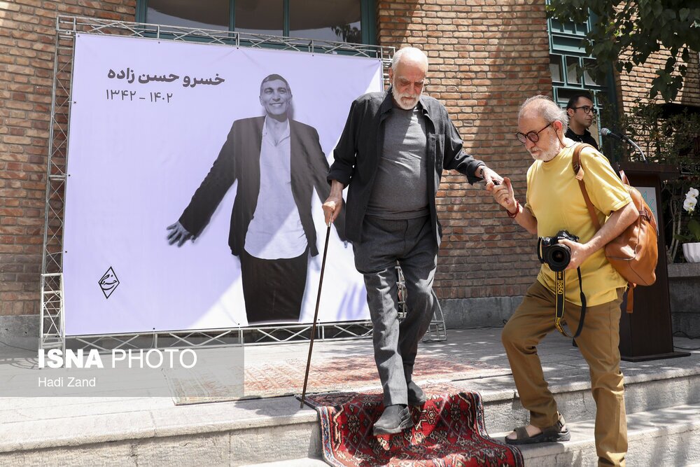 تصاویر: بدرقه پیکر خسرو حسن‌زاده در خانه هنرمندان