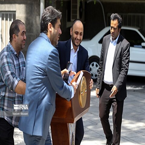 تصاویر: اعضای هیأت دولت در جمع خبرنگاران