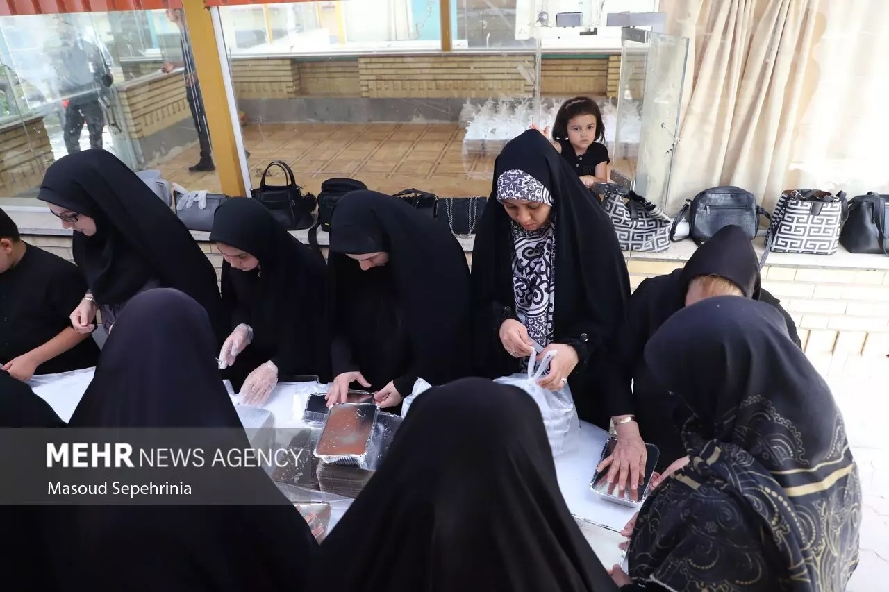 تصاویر: پخت ۷۲ دیگ غذای نذری به‌مناسبت ایام محرم در تبریز