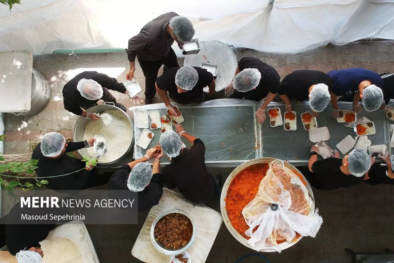 تصاویر: پخت ۷۲ دیگ غذای نذری به‌مناسبت ایام محرم در تبریز