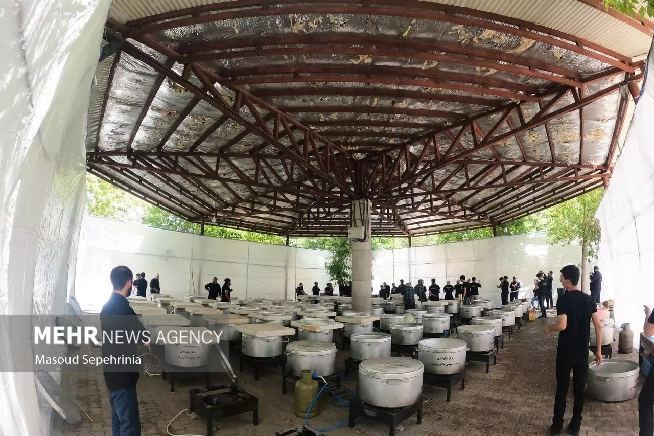 تصاویر: پخت ۷۲ دیگ غذای نذری به‌مناسبت ایام محرم در تبریز