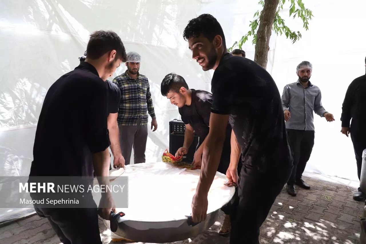 تصاویر: پخت ۷۲ دیگ غذای نذری به‌مناسبت ایام محرم در تبریز