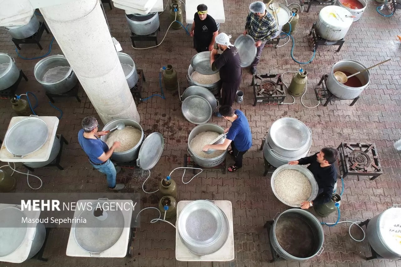 تصاویر: پخت ۷۲ دیگ غذای نذری به‌مناسبت ایام محرم در تبریز