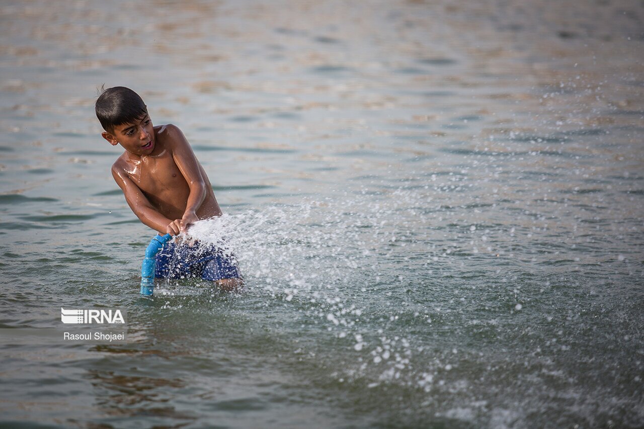 تصاویر: آبتنی در نقش جهان