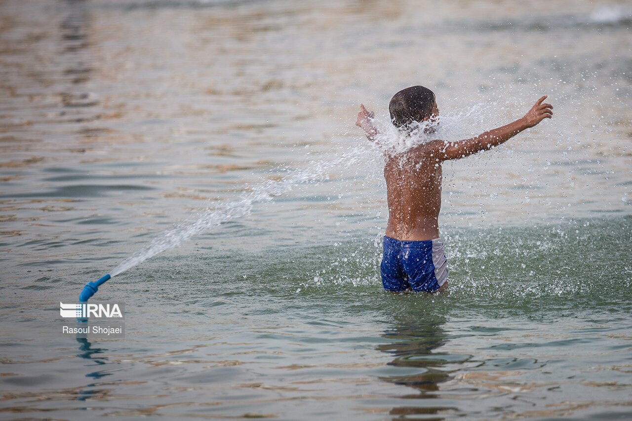 تصاویر: آبتنی در نقش جهان
