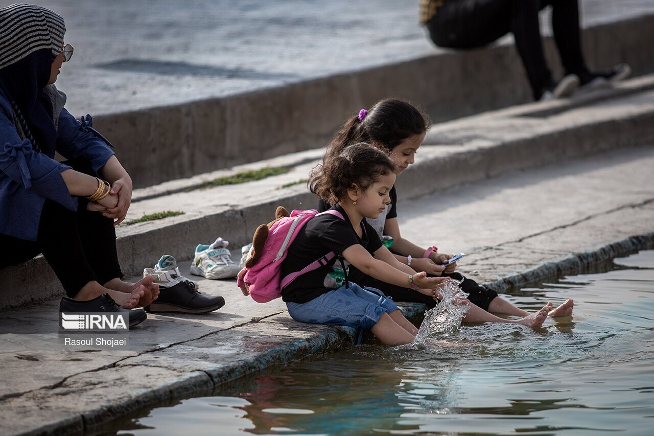 تصاویر: آبتنی در نقش جهان
