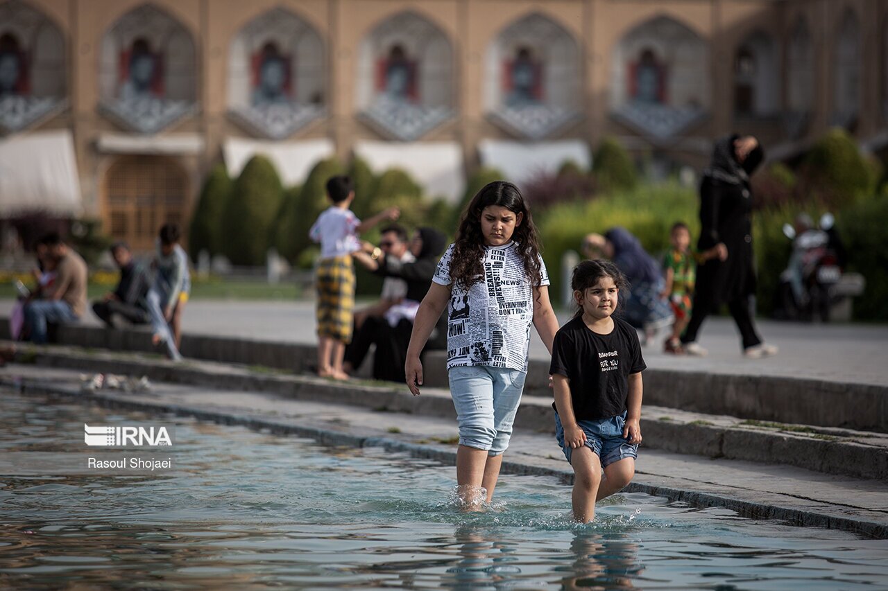 تصاویر: آبتنی در نقش جهان