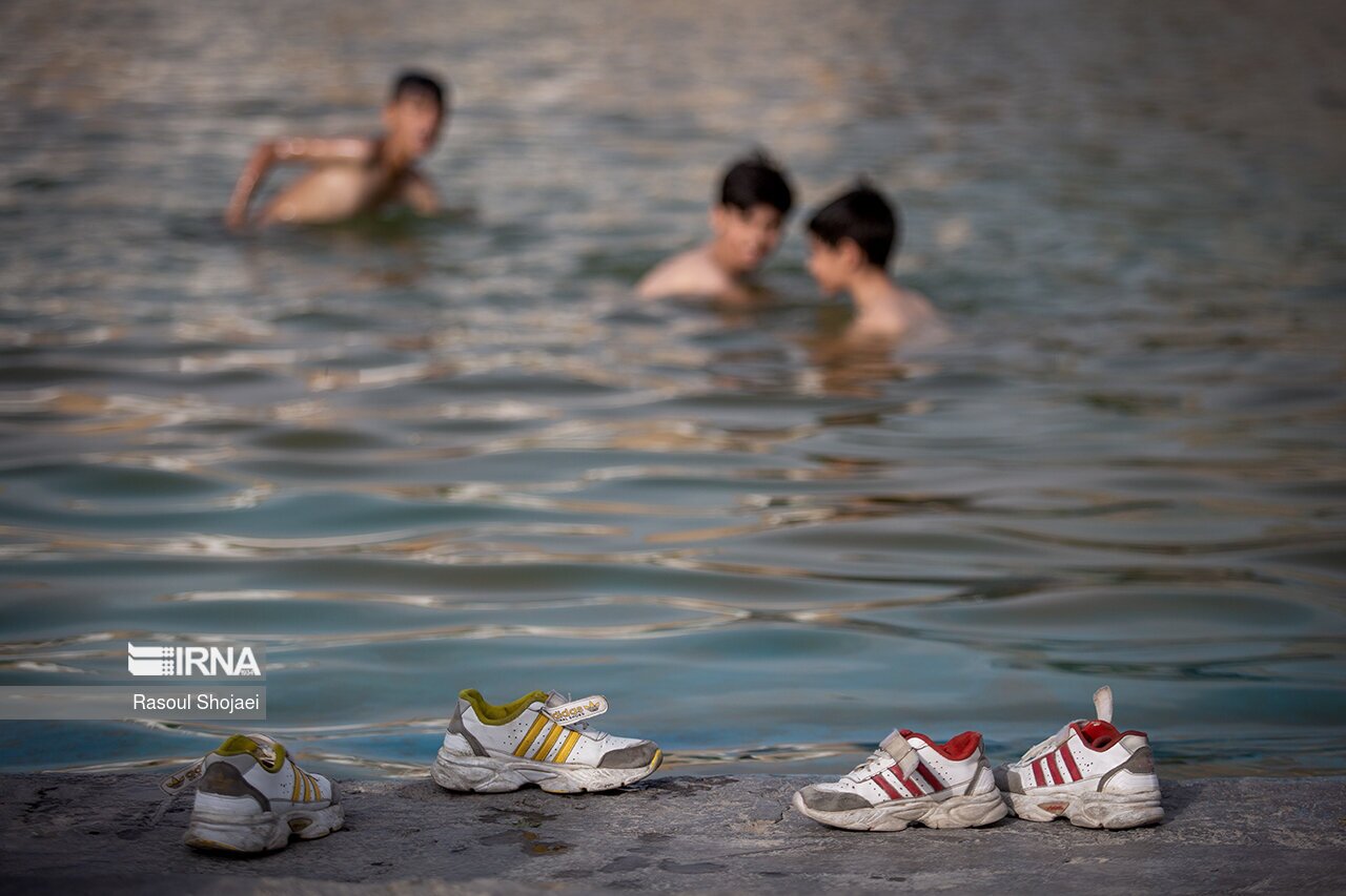 تصاویر: آبتنی در نقش جهان