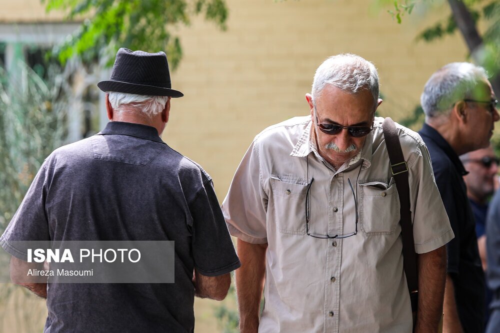 تصاویر: مراسم تشییع پیکر ایرج تقی پور