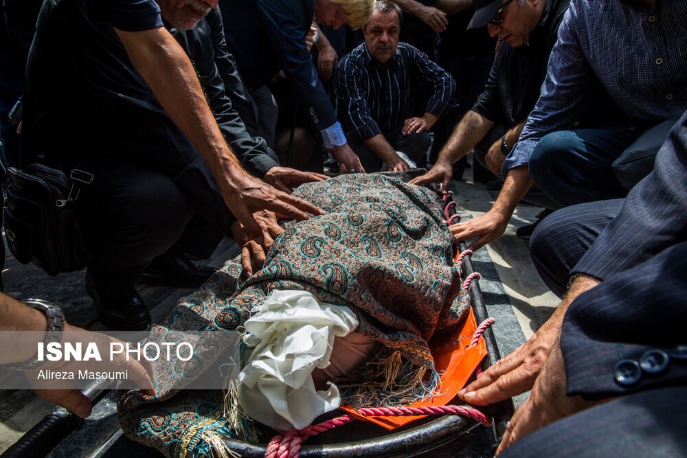 تصاویر: مراسم تشییع پیکر ایرج تقی پور