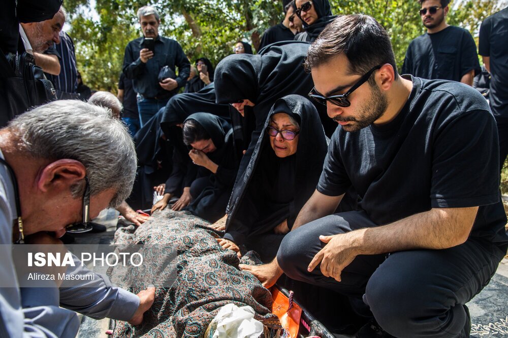 تصاویر: مراسم تشییع پیکر ایرج تقی پور