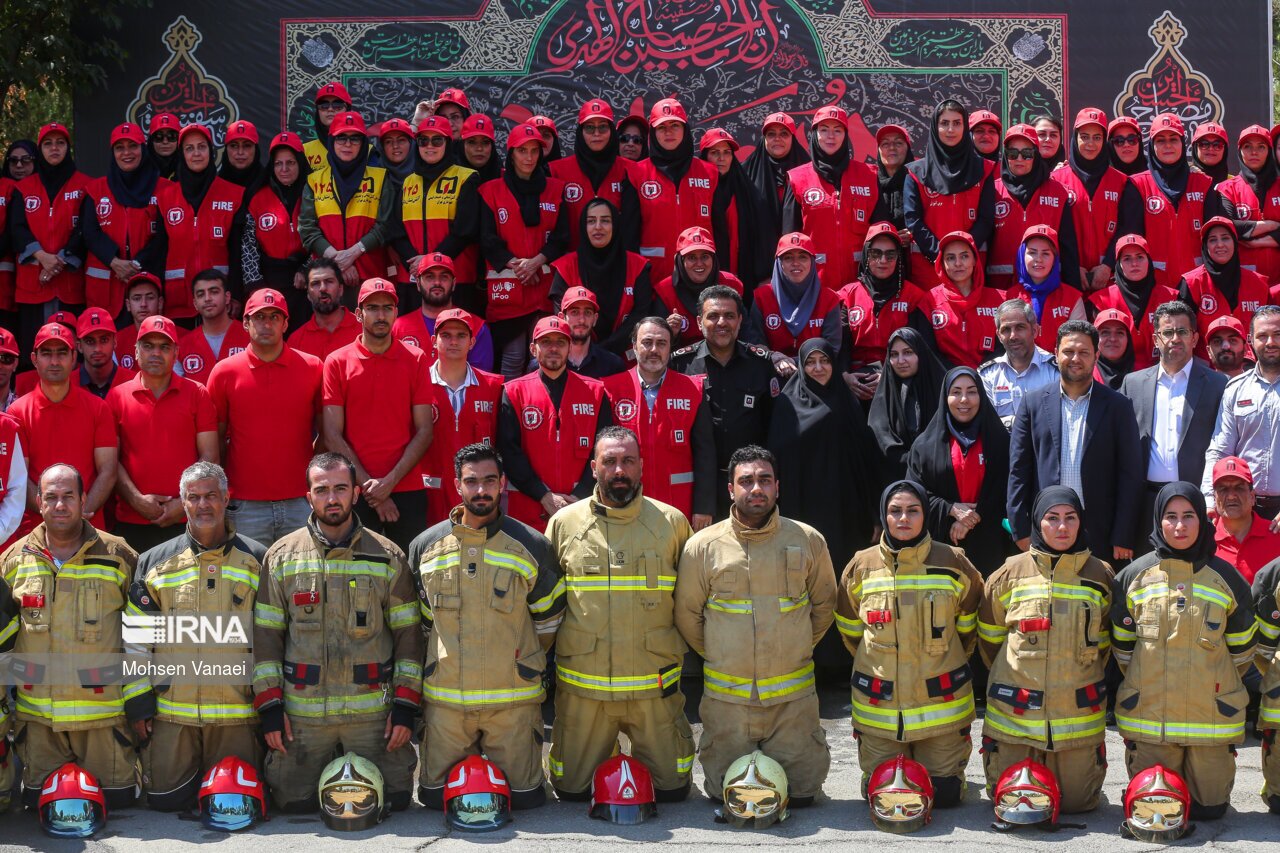 تصاویر: اختتامیه اولین گروه آتش‌نشانان داوطلب