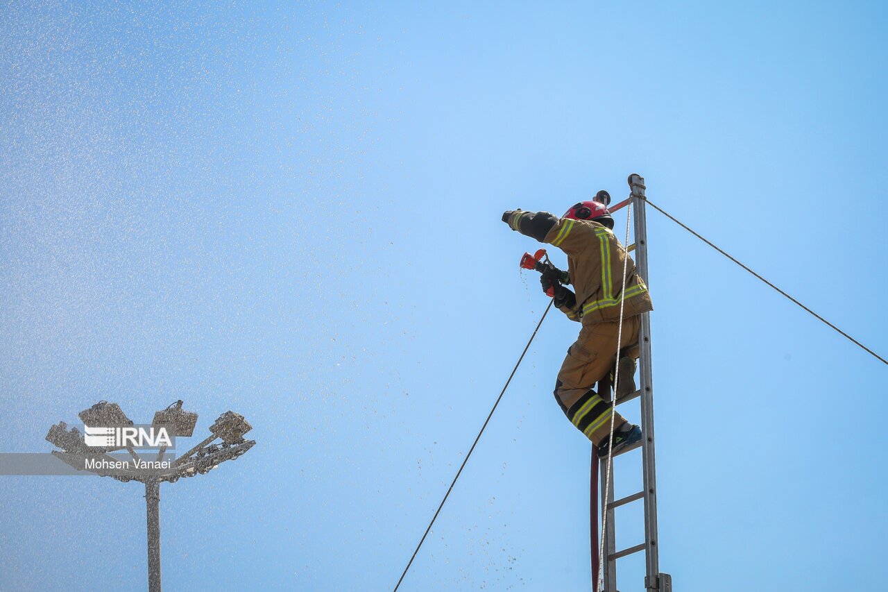 تصاویر: اختتامیه اولین گروه آتش‌نشانان داوطلب