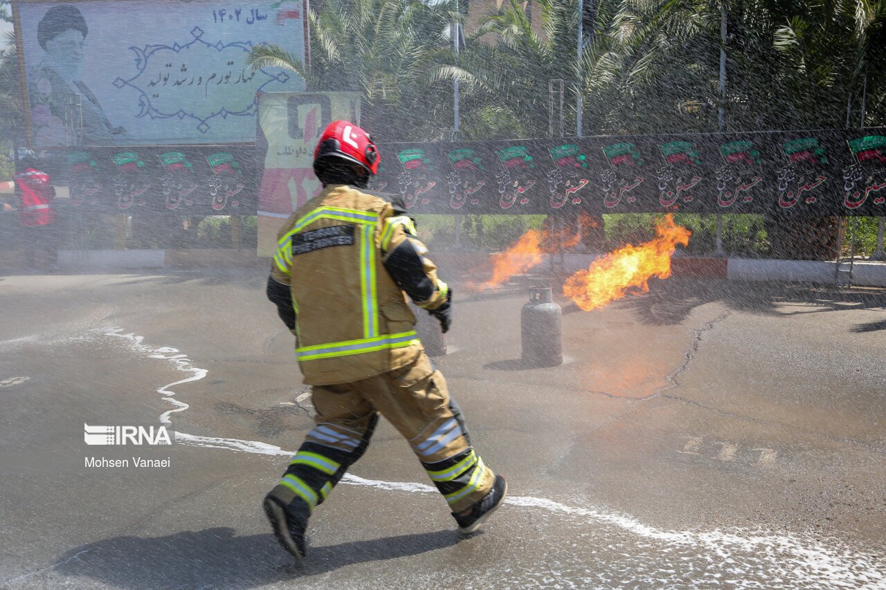 تصاویر: اختتامیه اولین گروه آتش‌نشانان داوطلب