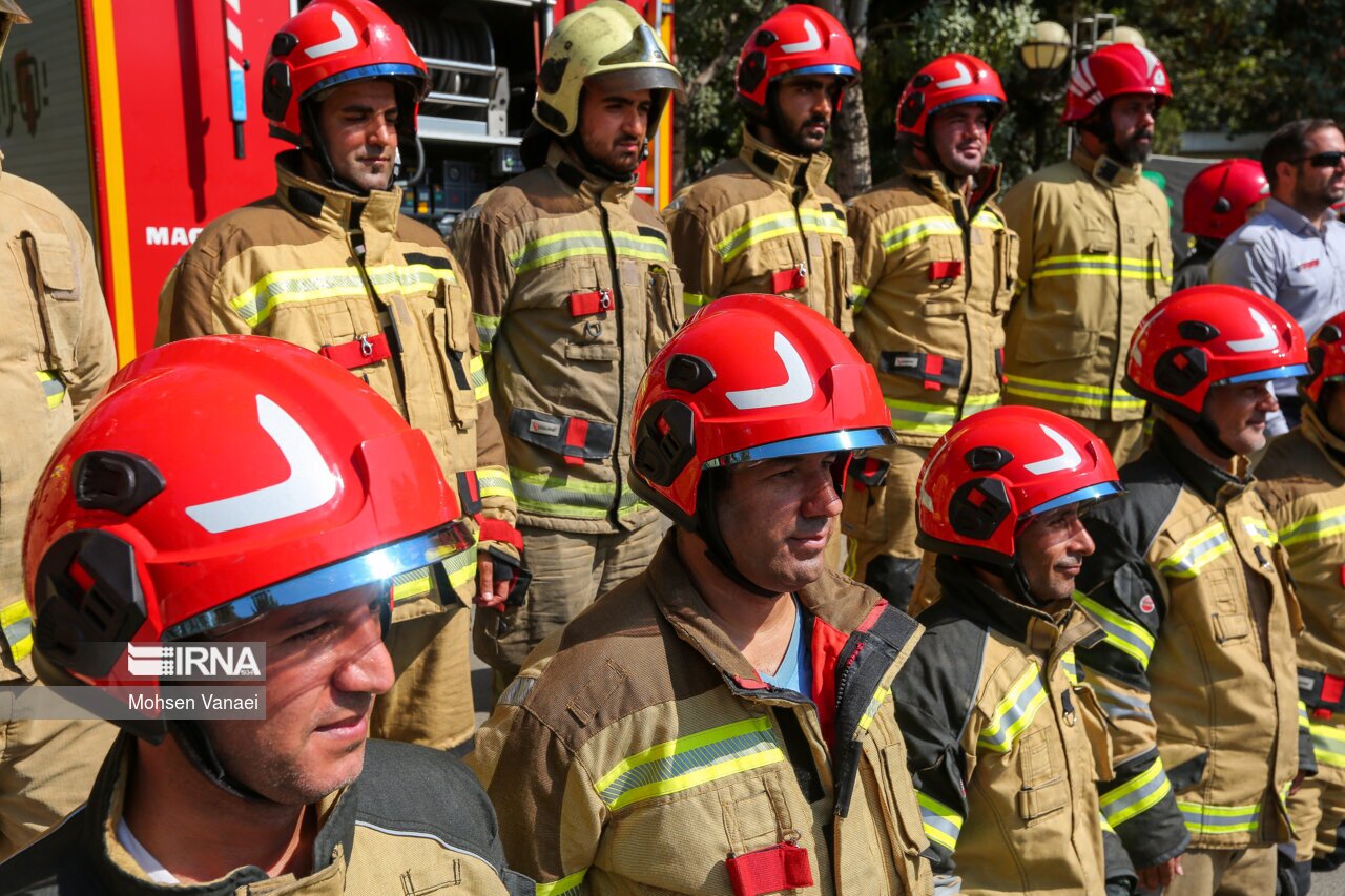 تصاویر: اختتامیه اولین گروه آتش‌نشانان داوطلب