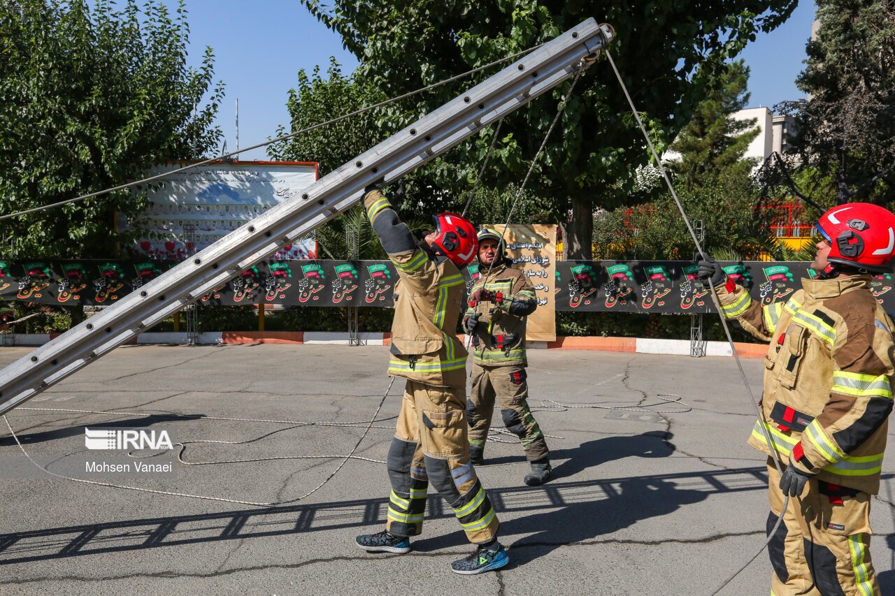 تصاویر: اختتامیه اولین گروه آتش‌نشانان داوطلب