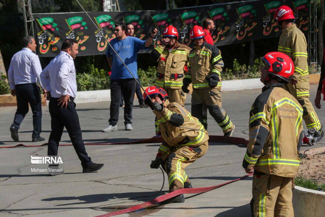 تصاویر: اختتامیه اولین گروه آتش‌نشانان داوطلب