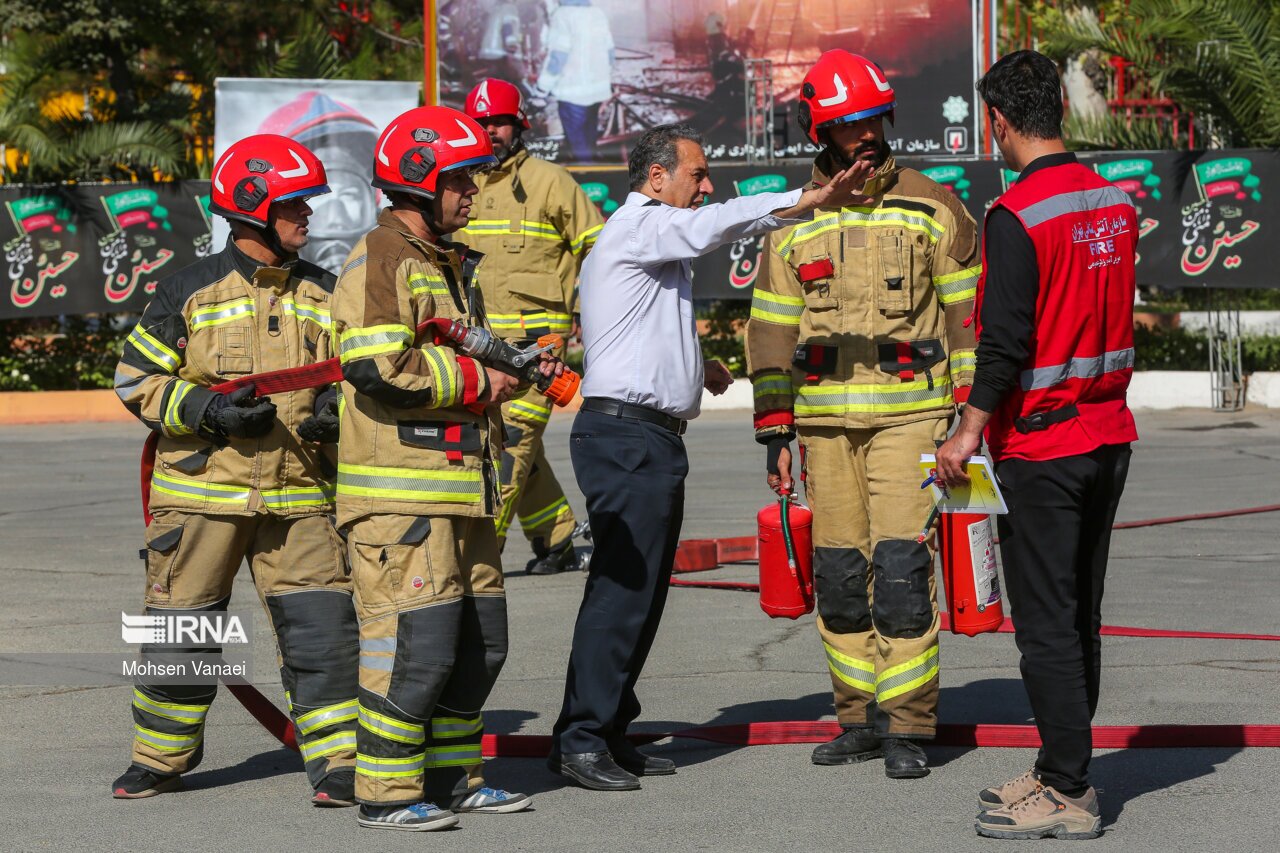 تصاویر: اختتامیه اولین گروه آتش‌نشانان داوطلب