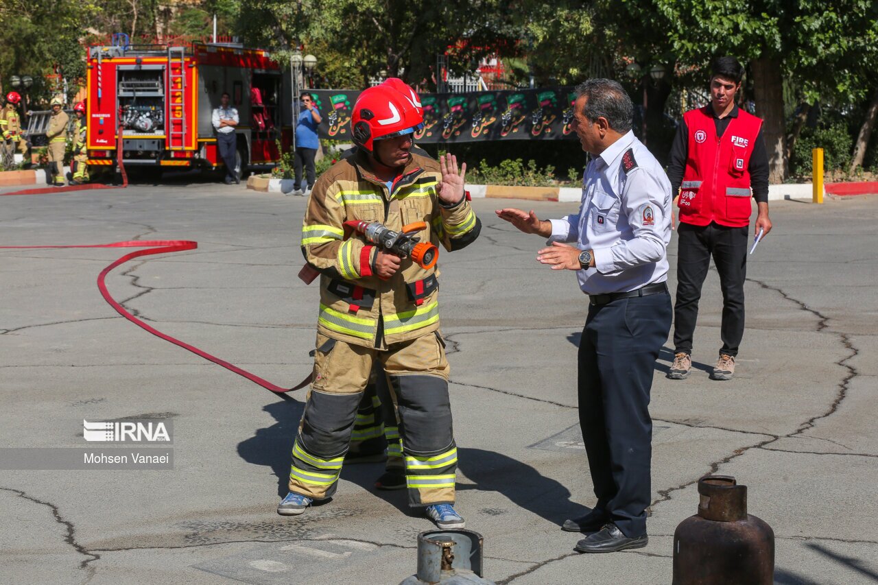 تصاویر: اختتامیه اولین گروه آتش‌نشانان داوطلب