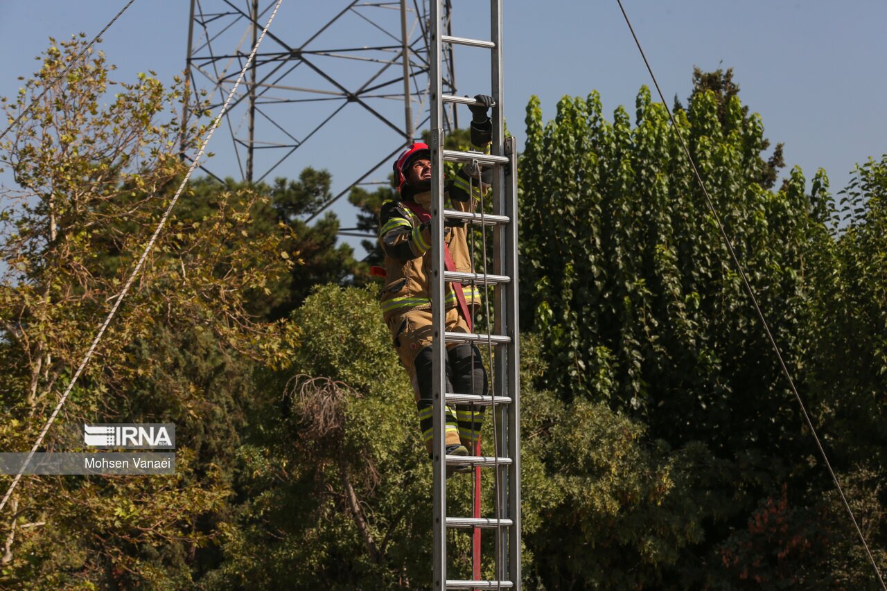 تصاویر: اختتامیه اولین گروه آتش‌نشانان داوطلب