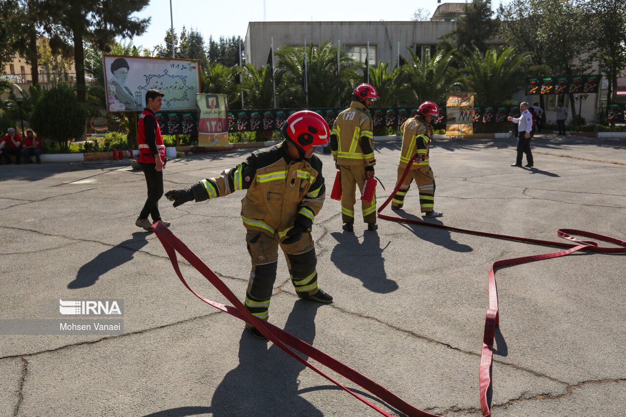 تصاویر: اختتامیه اولین گروه آتش‌نشانان داوطلب