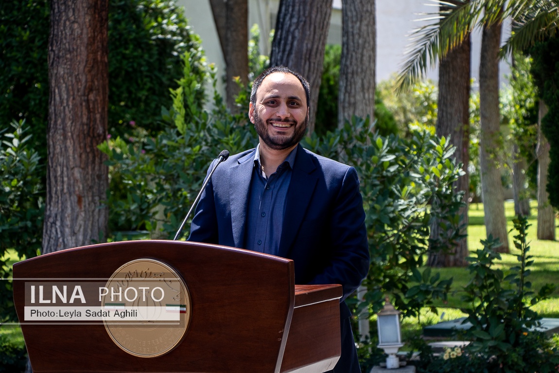 تصاویر: حاشیه هیئت دولت - ۲۵ مرداد