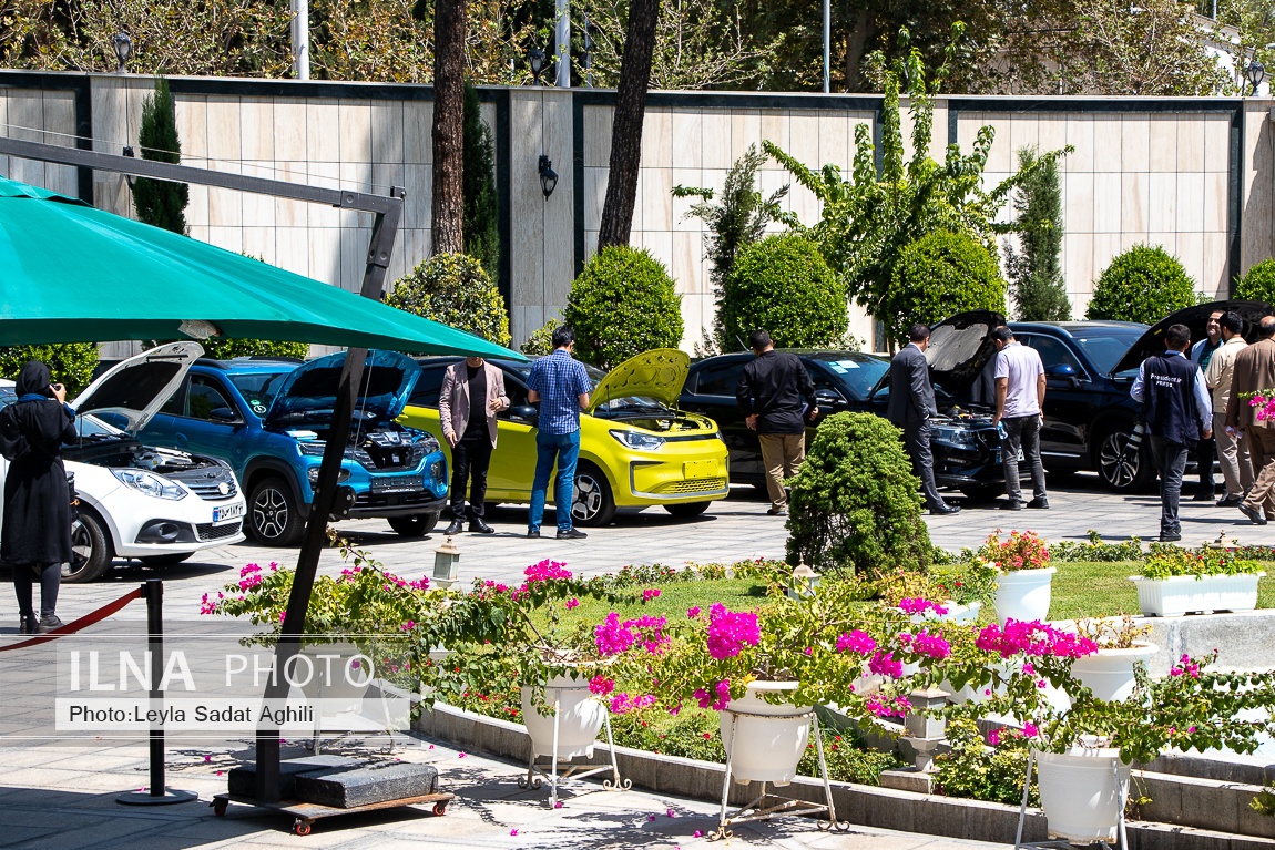 تصاویر: حاشیه هیئت دولت - ۲۵ مرداد