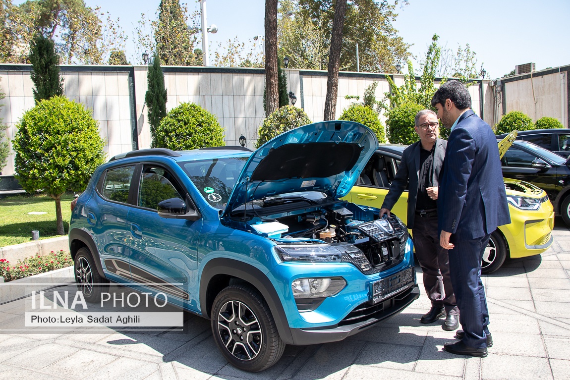 تصاویر: حاشیه هیئت دولت - ۲۵ مرداد