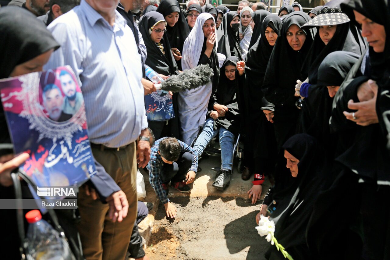 تصاویر: تشییع پیکر شهدای حرم شاهچراغ (ع)