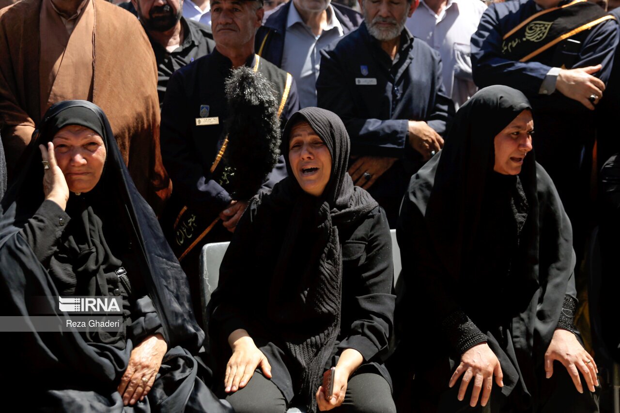 تصاویر: تشییع پیکر شهدای حرم شاهچراغ (ع)