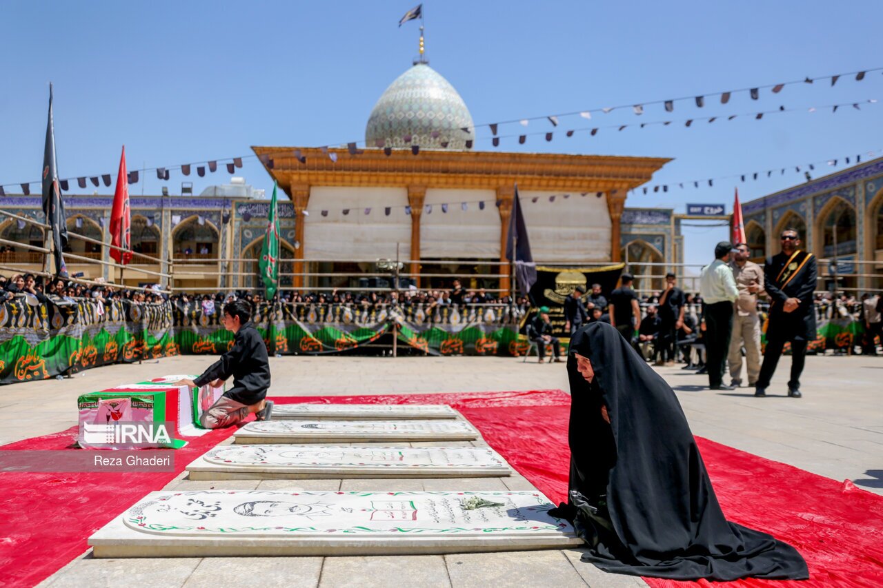 تصاویر: تشییع پیکر شهدای حرم شاهچراغ (ع)