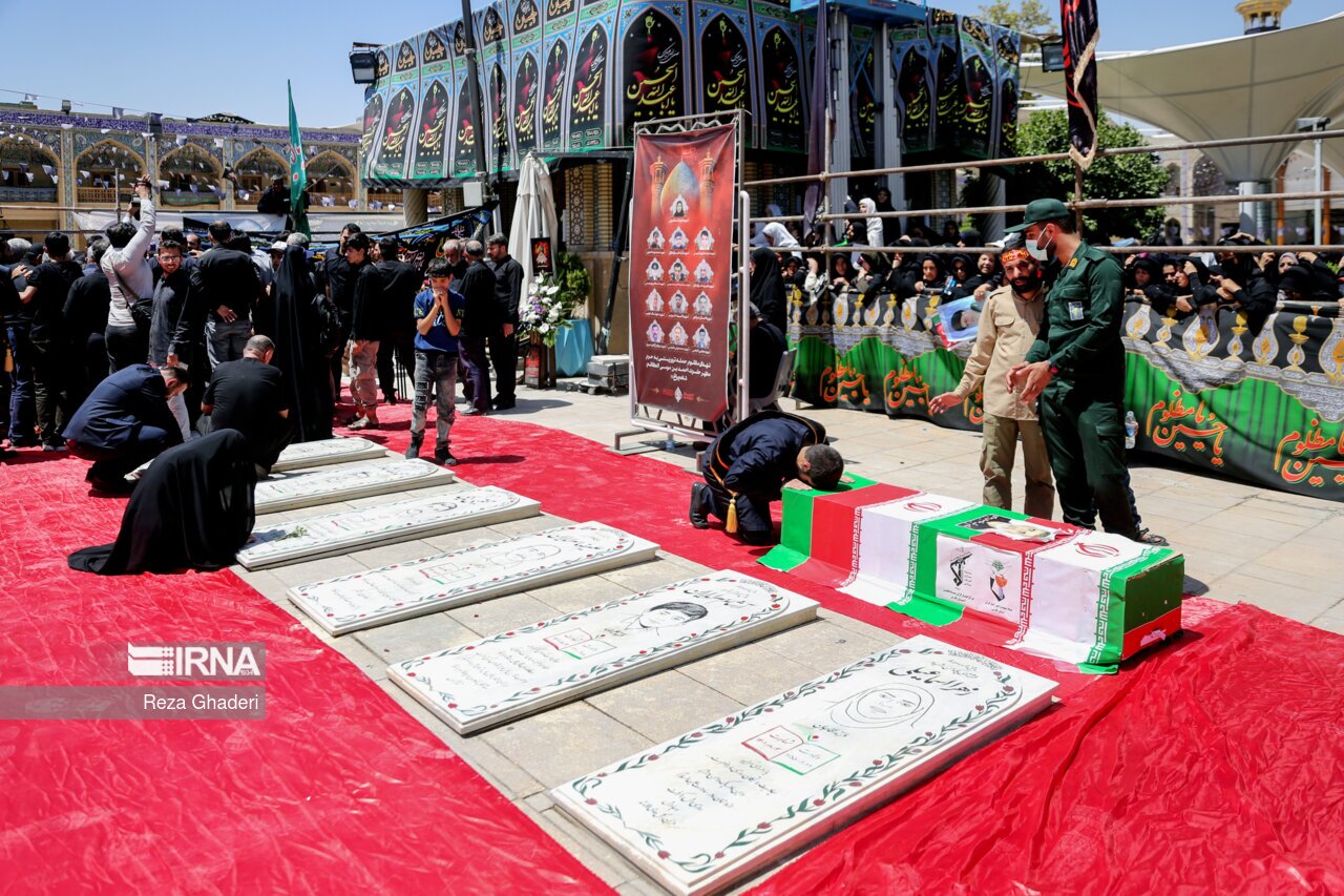 تصاویر: تشییع پیکر شهدای حرم شاهچراغ (ع)