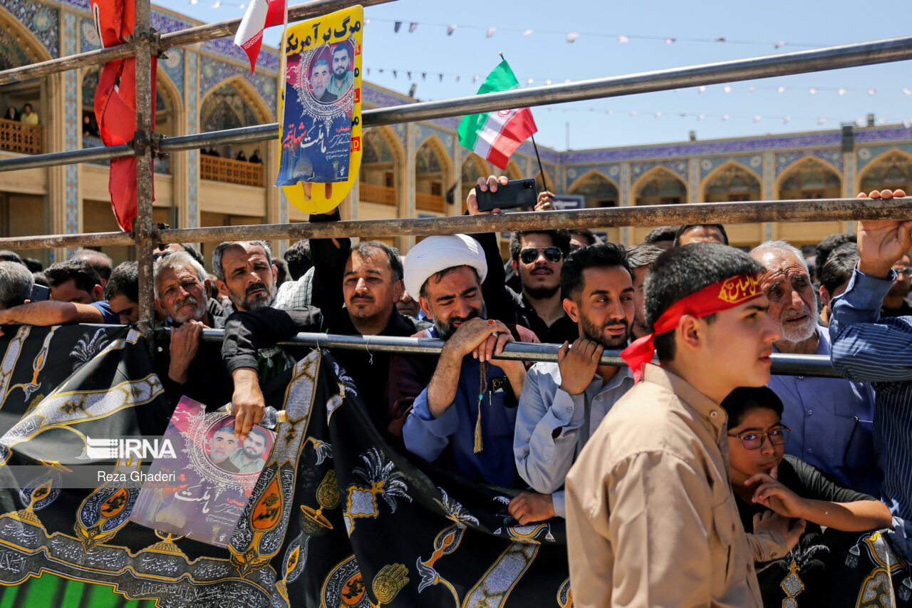 تصاویر: تشییع پیکر شهدای حرم شاهچراغ (ع)